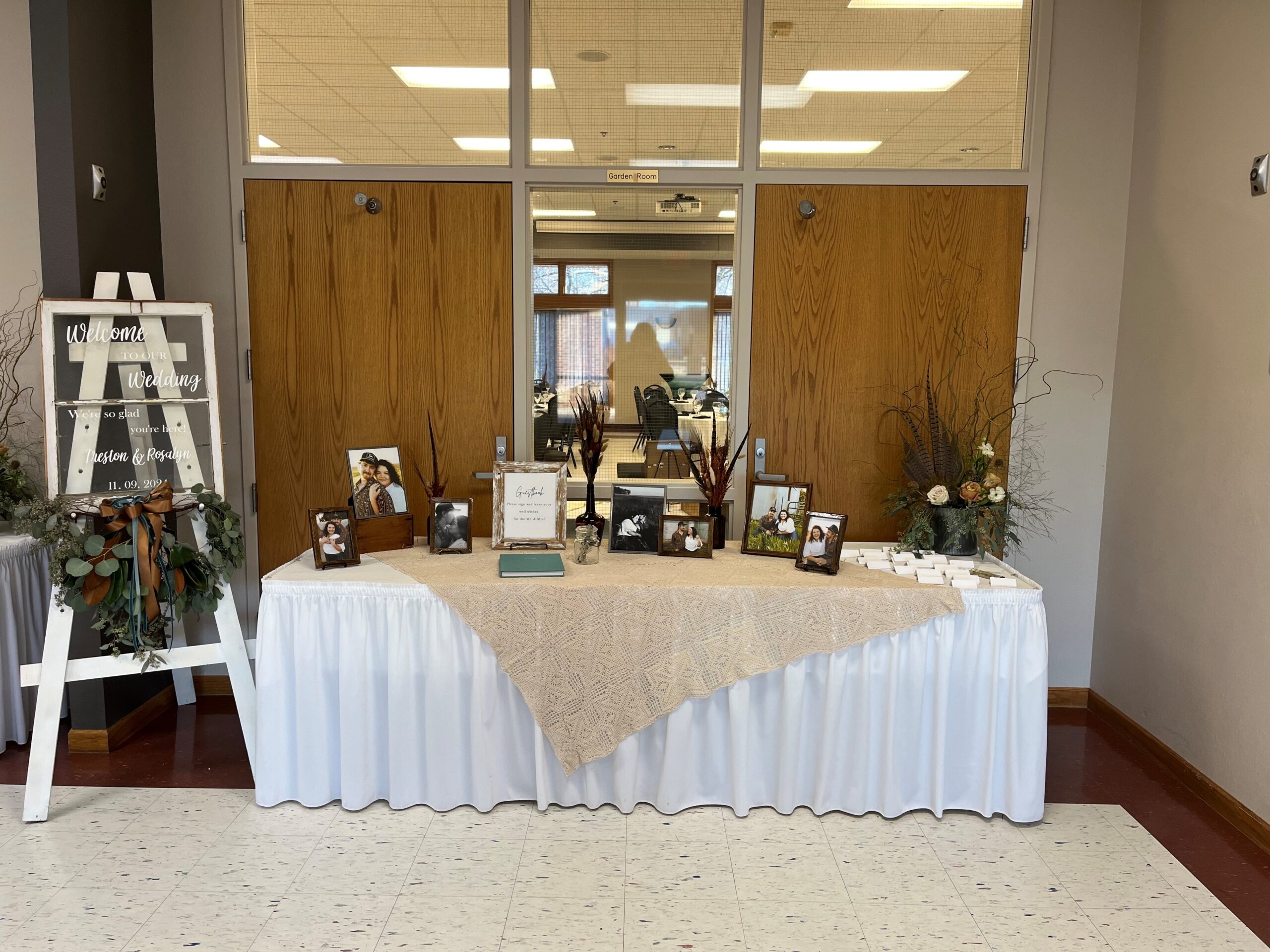 guestbook table at wedding