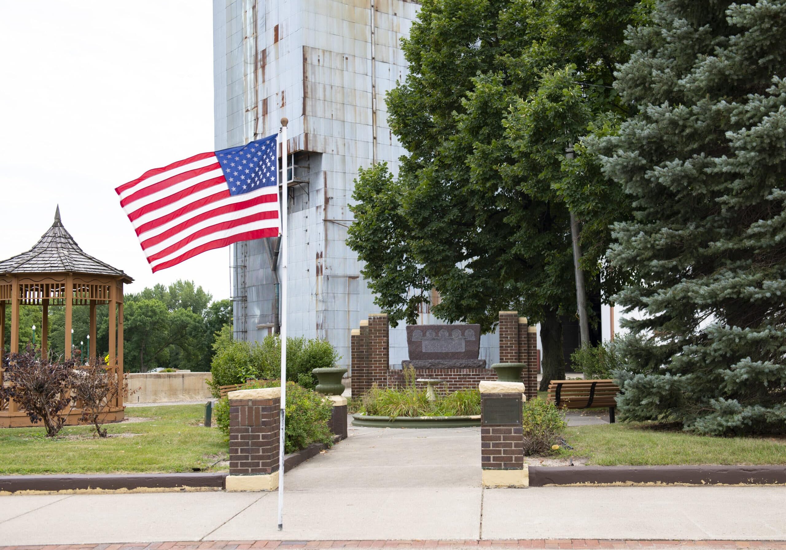 veterans memorial, a war memorial