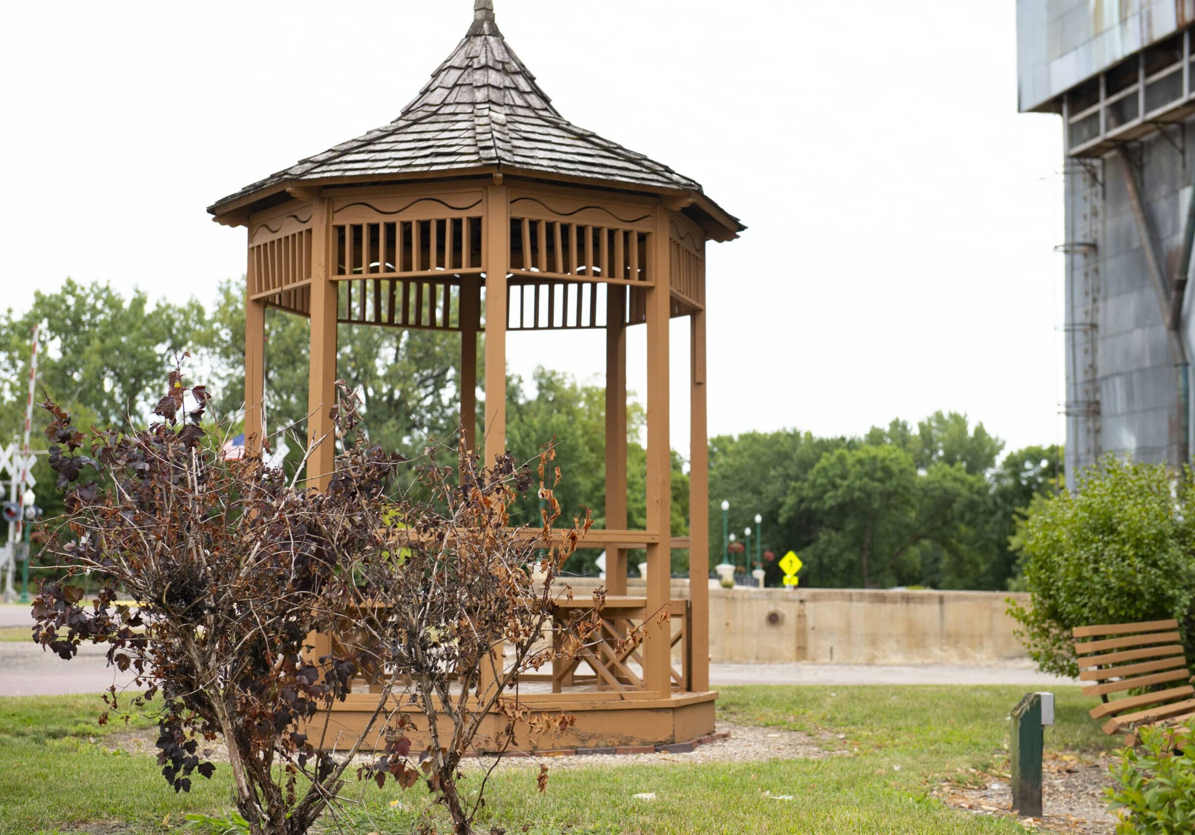 veterans memorial, a war memorial's
